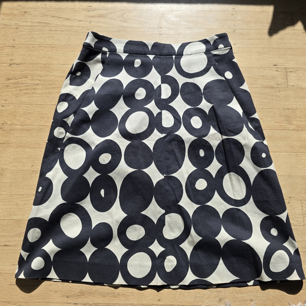 Womyn Black And White Geometric Print Mod A-Line Mini Skirt Size 2 EUC